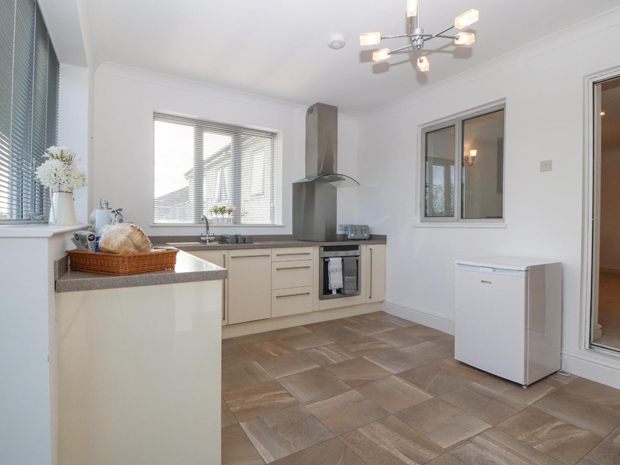 Riverview Apartment Cemaes Bay Ngoại thất bức ảnh