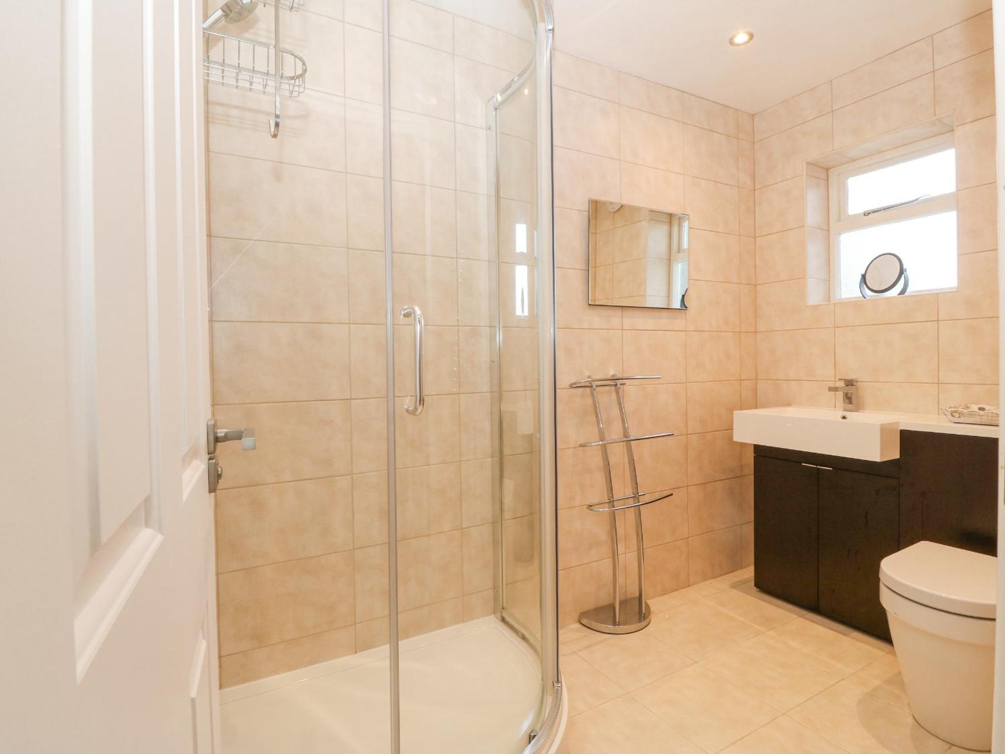Riverview Apartment Cemaes Bay Ngoại thất bức ảnh