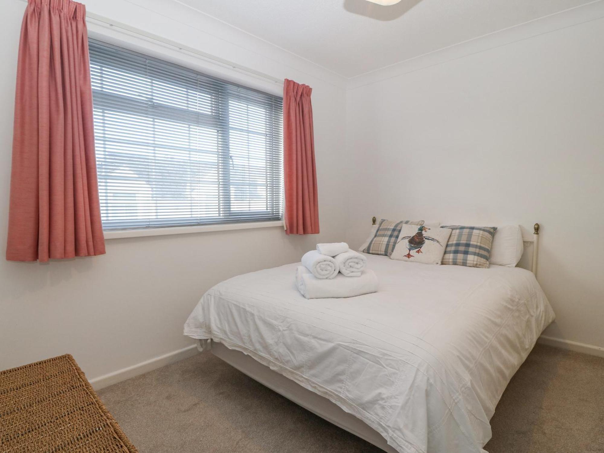 Riverview Apartment Cemaes Bay Ngoại thất bức ảnh